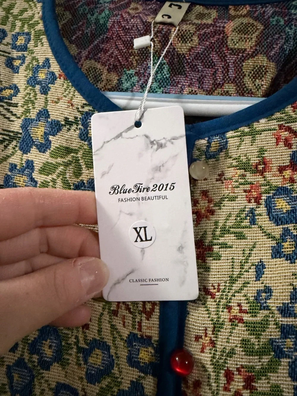 Women’s Floral Quilted Vest with Blue Trim XL NWT - Picture 3 of 5